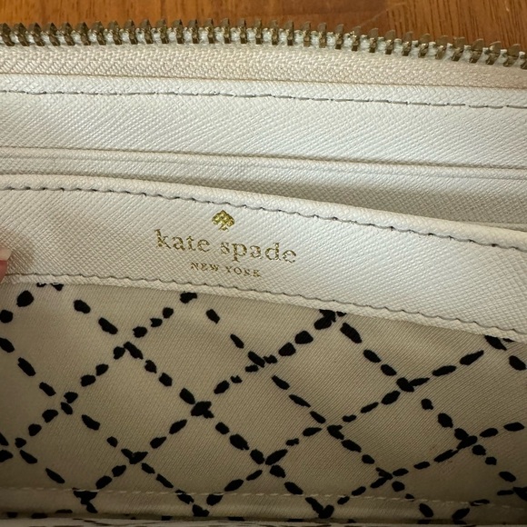 Kate Spade ivory hard leather zip close wallet 7.5x4 - Picture 4 of 10